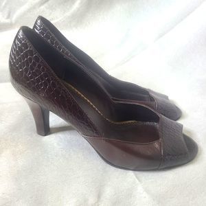 Liz Claiborne brown heels size 8.5